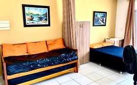 Apartamento studio em prédio de frente ao mar Massaguaçu Caraguatatuba